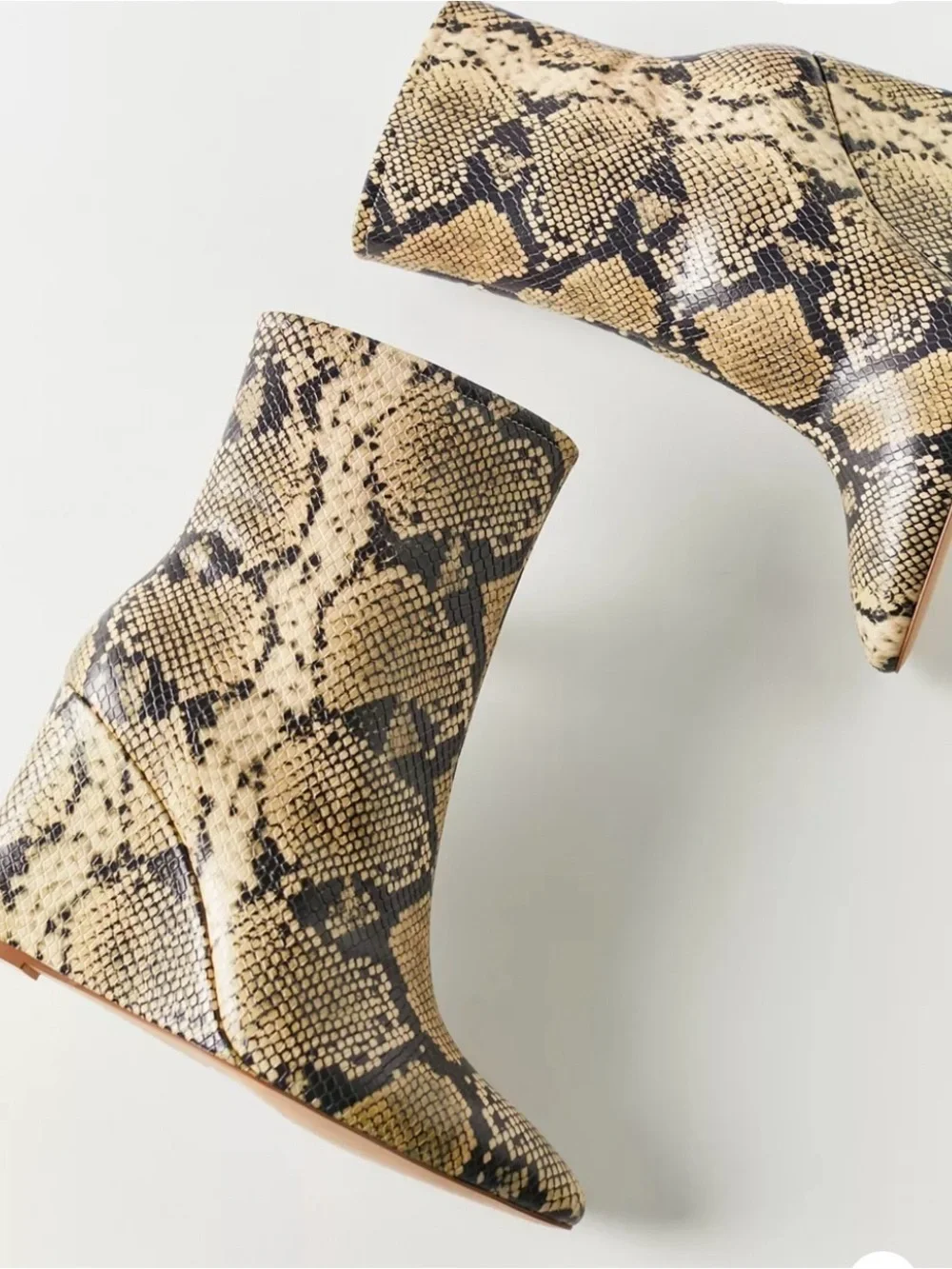 NWOB Snake-Print Wedge Leather Ankle Boots in Beige/Black Matisse size 9